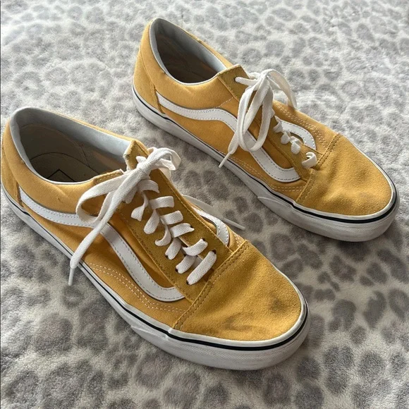 Vans - Picture 2 of 9